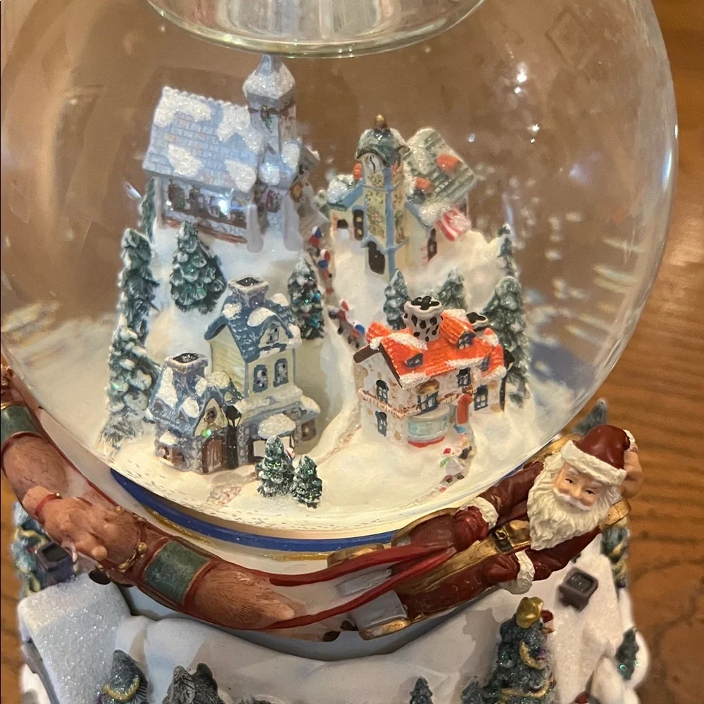 PartyLite Olde World‎ Village musical snow globe